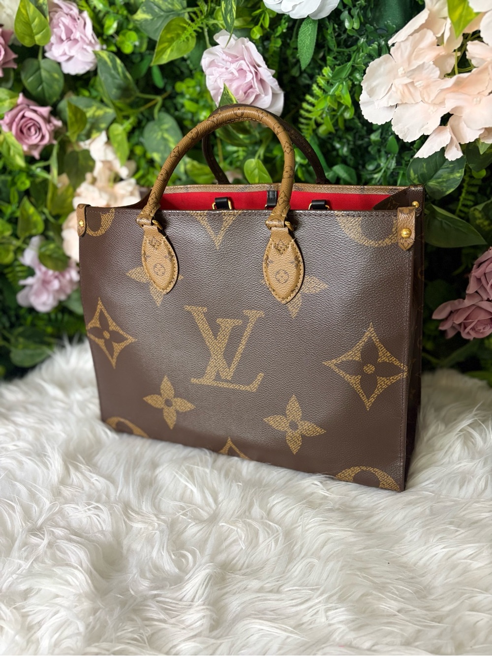 Louis Vuitton OnTheGo Tote Reverse Monogram MM